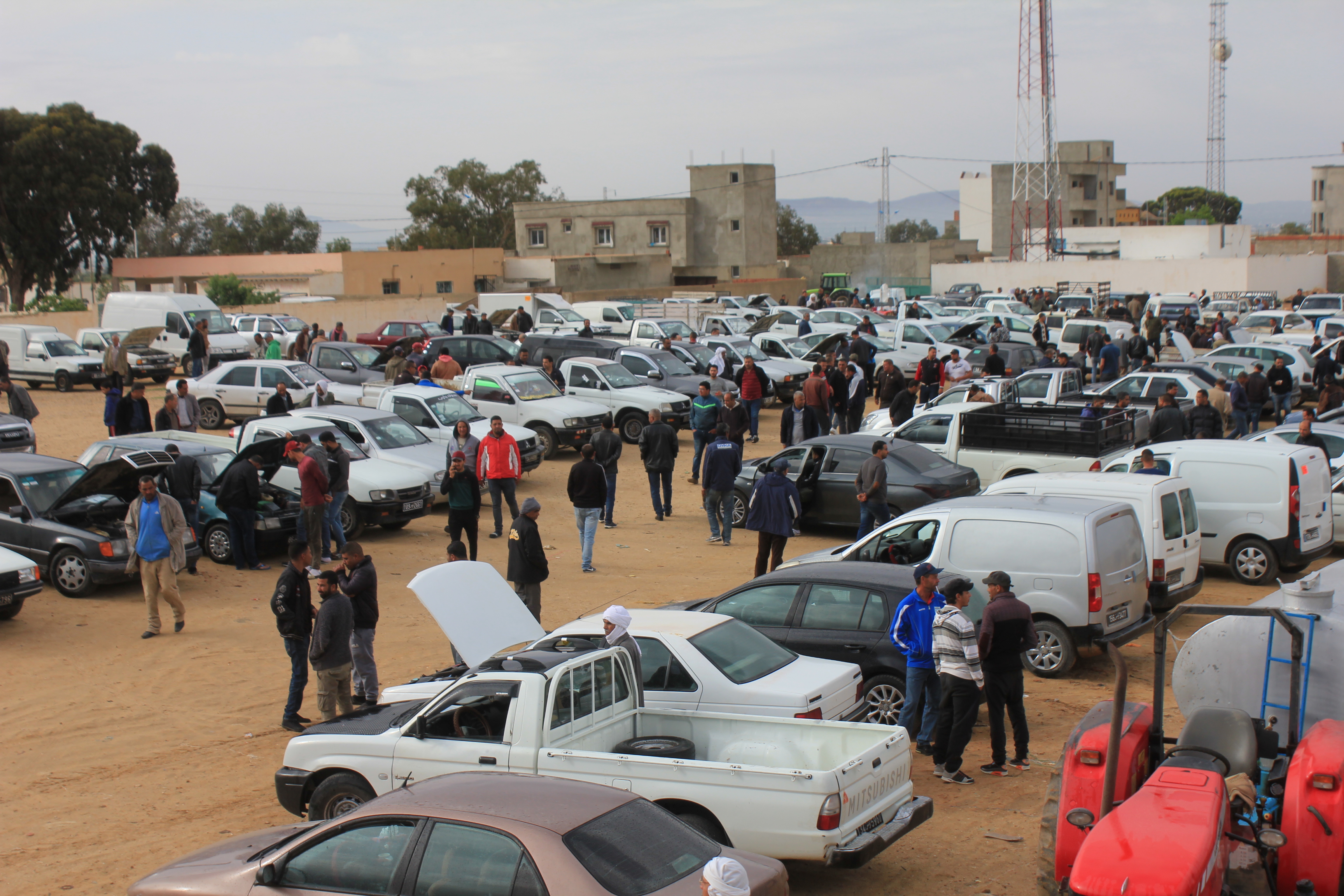 Marché de voitures d'occasion à Lessouda - Sidi Bouzid - Photo Mohamed Alyani pour Barr al Aman