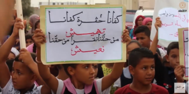 أطفال القيروان يطالبون باصلاح مدرستهم